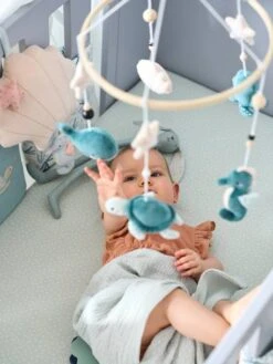 Mobile Musical SOUS L'OCÉAN Bleu / Multicolore - Vertbaudet 9 Mobile Musical SOUS L'OCÉAN Bleu / Multicolore - Vertbaudet -Maison mobile musical sous locean 3