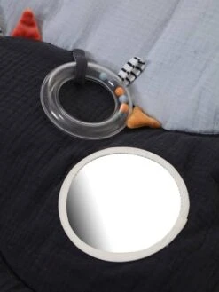 Tapis D'éveil Souple Sans Arche LEON SUR LE PONTON Bleu - Vertbaudet 11 Tapis D'éveil Souple Sans Arche LEON SUR LE PONTON Bleu - Vertbaudet -Maison tapis deveil souple sans arche leon sur le ponton 5